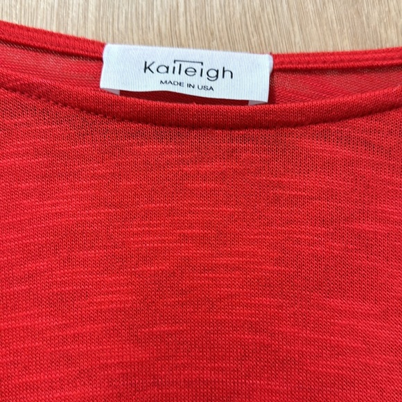 Worn only for a few minutes red top. - Picture 4 of 5